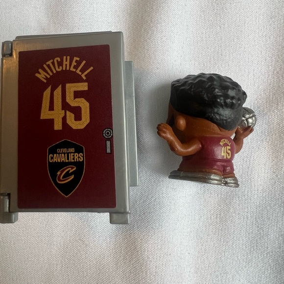 NBA Cleve Cavaliers Mitchell Teenymate Lockers - Picture 2 of 2